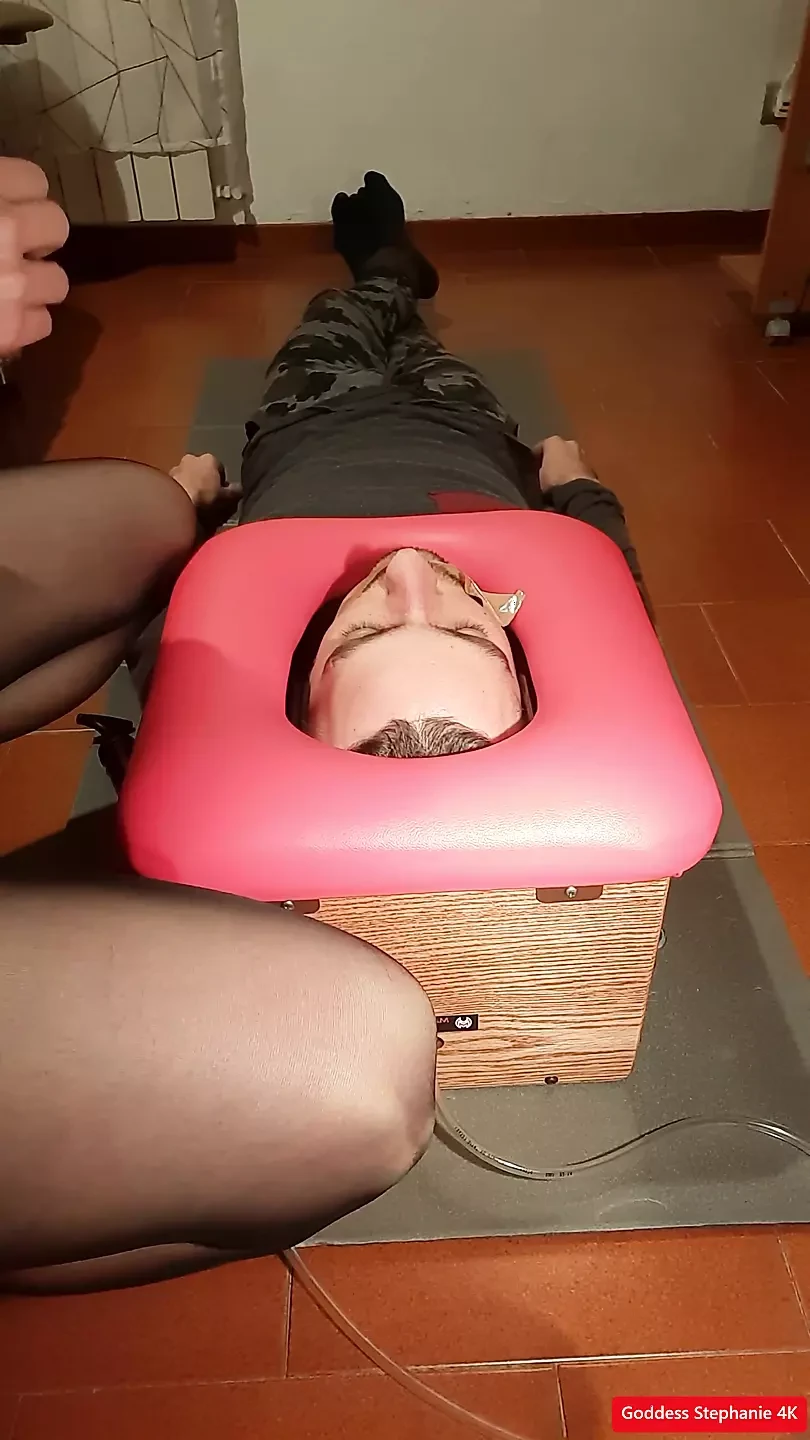 Mi masturbo e Ottengo un orgasmo sulla faccia del mio schiavo! 4K! 10 min!