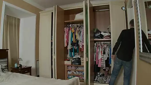 Hampir tidak berumur elena zheltova pelacur dengan rambut terang membuatnya