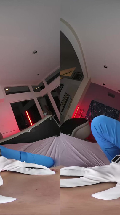 Zadivljujući trenutak iz "VRCosplayX Kenna James kao Sue Storm želi te položiti i vidjeti što možeš učiniti"