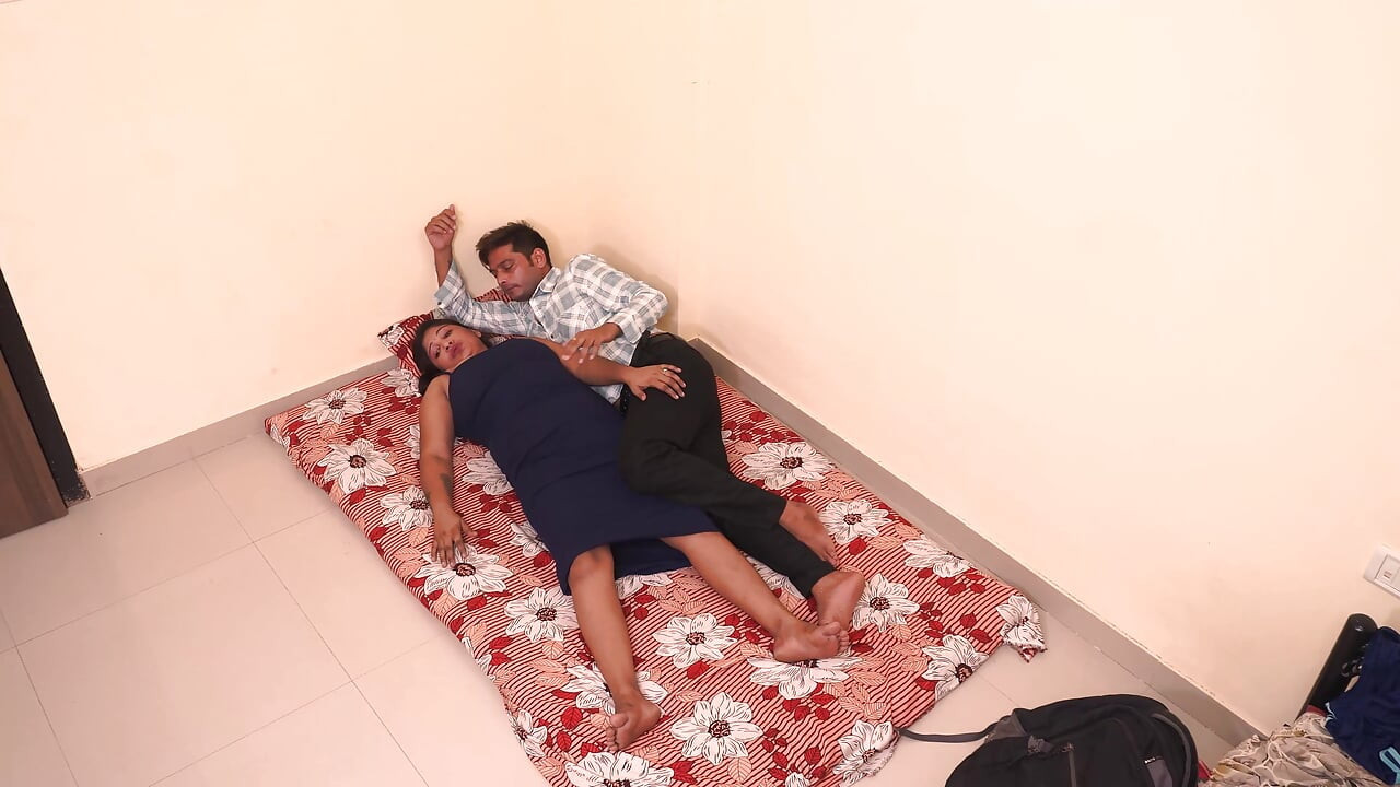 First time sex Gaon se aye the Shaher hotel book kiya room me laga tha camera dono ne   clear hindi sex kiya or  ban gaya mms hardcore sex