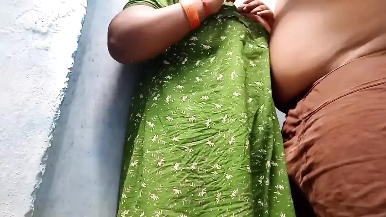 Tamil evli kadın banyoda sikişiyor ve emiyor