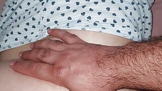 Hijastro follando madrastra en cama con enorme polla