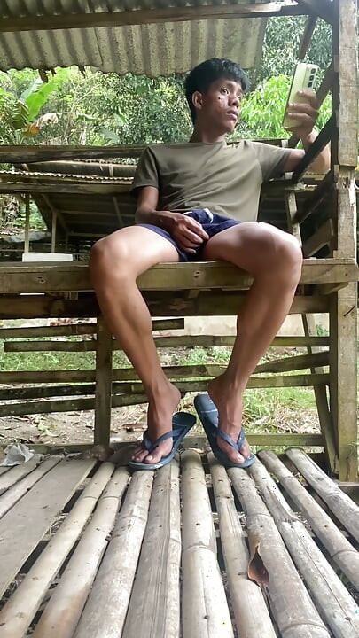 Young Pinoy Twink Jerks off Secretly Outdoors
