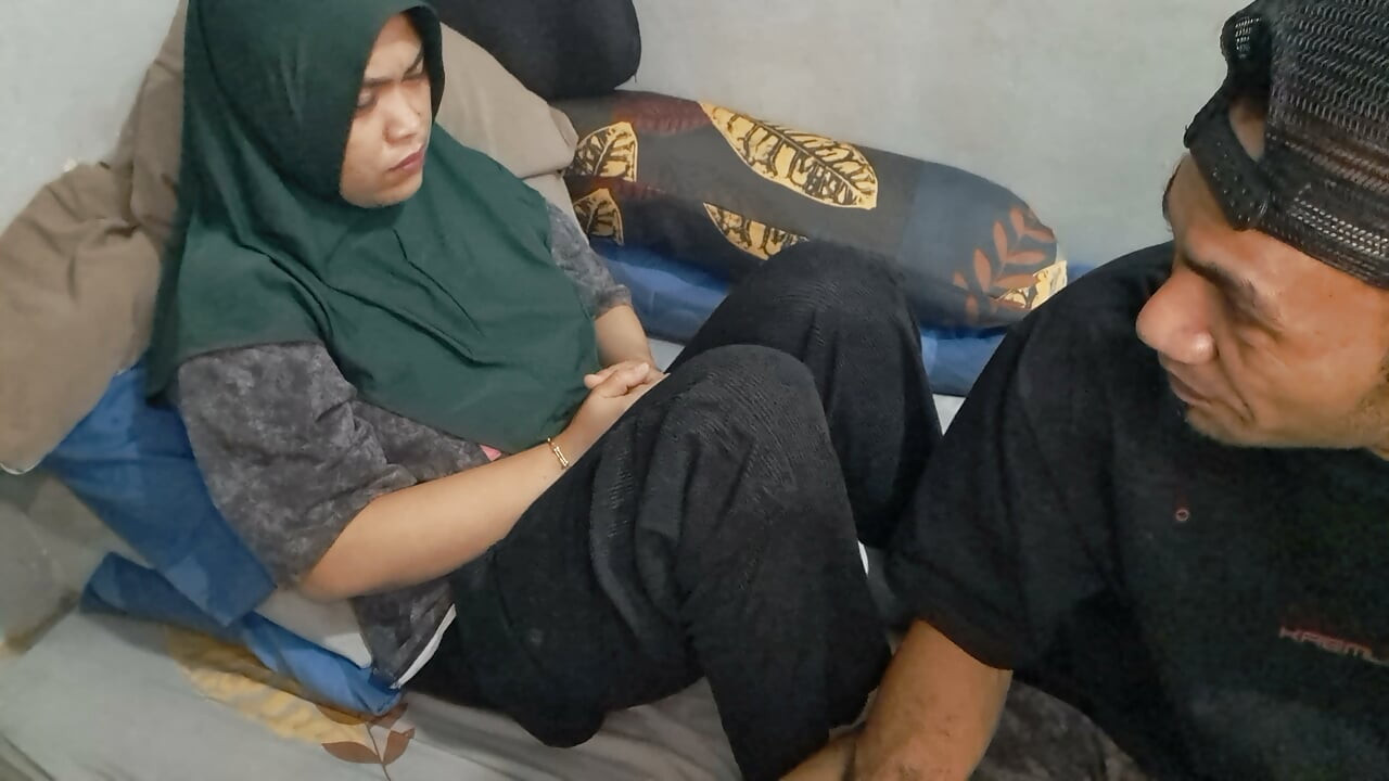 Aunt in law Hijab Stayed One Night at My House.