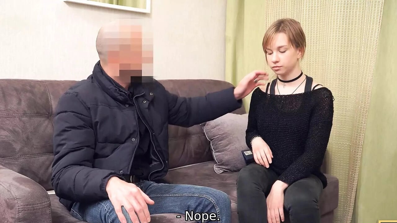 DEBT4K. Seks saf kızın işleyiş şeklidir