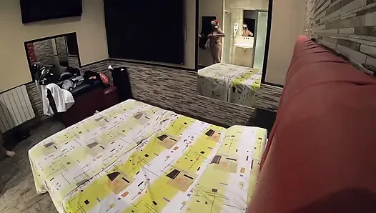 Зрелая женщина занимается сексом с молодым колумбийском мужчиной в Хебуалес