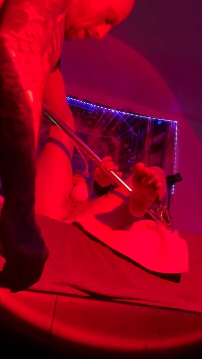 Czerwone światło, pasek rozrzutnika i wielki kutas dla bursztynowej zieleni