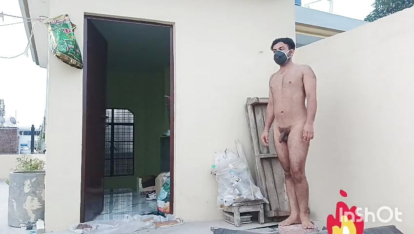 Ο ηθοποιός Varun γυμνός σε δημόσια θέα