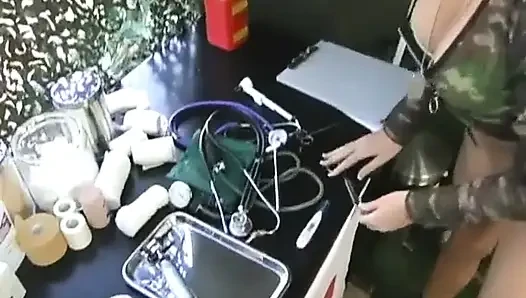 In doctors adventures härterst du den Arzt, hilft ihnen, hart zu werden