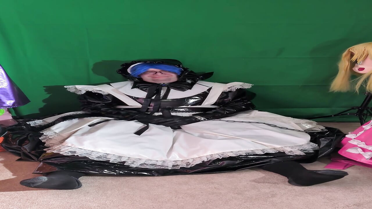 Layered PVC Maid Aoi in a long magic wand vibrator session