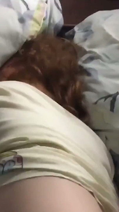 Üvey kız kardeşle gerçek amatör sert sikiş | Klip 1