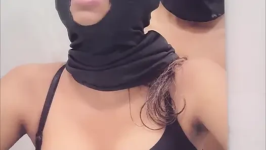Otelde üvey kız kardeşimi sikiyorum. Üvey kız kardeş sert sikişiyor