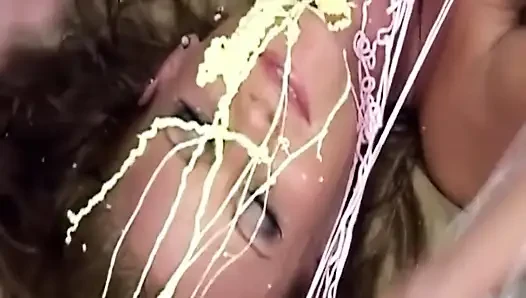Tante seksi rambut cokelat dientot habis-habisan sama kontol raksasa pria kulit hitam