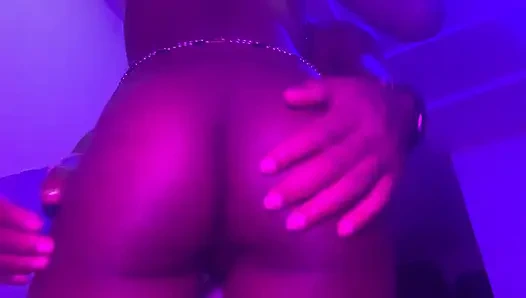 Сексуальный танец тинки с круглой, PoV соблазняет