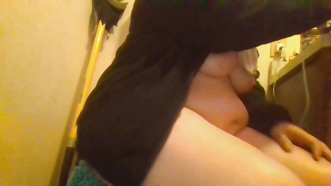 Curvy Big Thighs and Boob Tight Ass Pussy Anal Fingerinig Fist Huge
