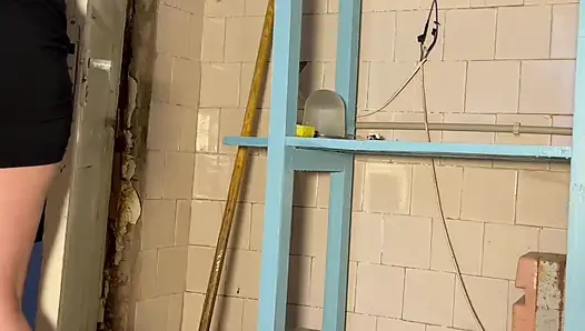 Üvey kız kardeşimle sertçe sikişiyor, ailesi eve dönmeden önce döl dozunu aldı!!!!!!