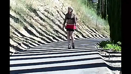 Istri binalku dientot habis-habisan sama kontol besar pria kulit hitam!!