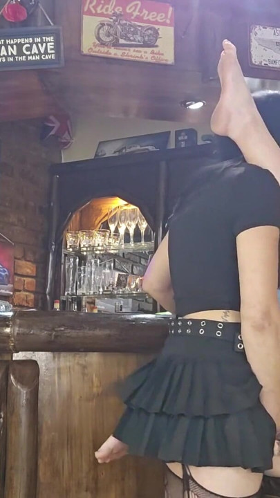 젖탱이를 빨아주는 소녀들 | 클립 2