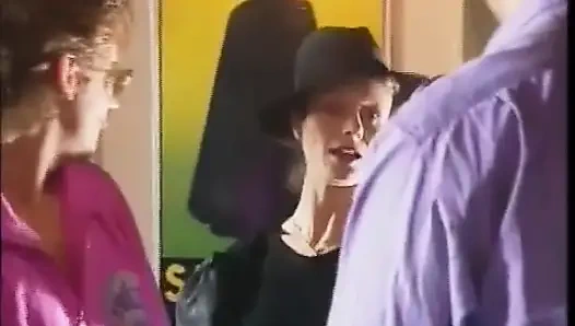 Немецкую учительницу балета с волосатой киской трахнули