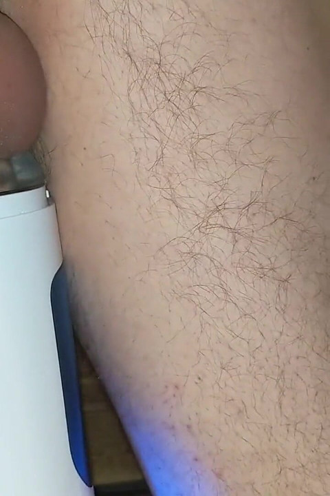 Melkmaschine brachte mich nach nur zwei minuten so hart zum kommen!