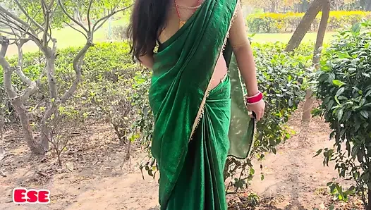 Garden Mein ek Stranger Ne Muje Aaakr Pick Kiya and chudai kari Ghar lejaakar