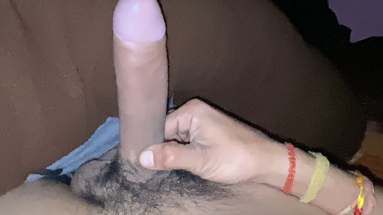 Μου αρέσει να κουνάω το πουλί μου, είναι τρομακτικό να έχω ένα τόσο μεγάλο πουλί