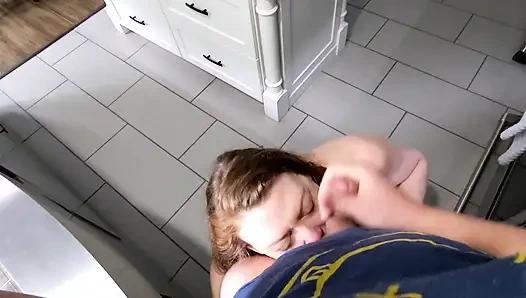 Секс-видео No21 - Минет Во Время Кофе На Кухне - 6-5-22