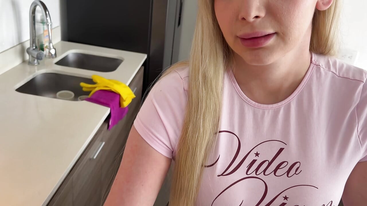 I fucked my shy latina maid when she was washing the dishes