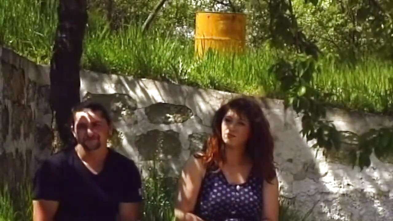Υπαίθριο παιχνίδι φετίχ νάιλον με διάφανο καλσόν