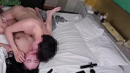 Kenikmatan Malam Kedua Saat Pengantin Baru Yang Setia Terbuka dan Gemetar Gairah Terlarang