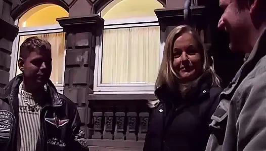 Трах отпуск в Испании! Он трахает милфу всех желающих