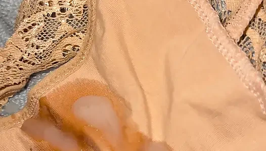 Karısının külotlarına boşalma 19