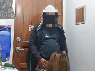 Mommy, another pizza delivery guy didn't expect me to offer my pussy instead of paying - Pinay Lovers Ph