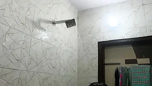 Çıplak duşta yüksek sesle kampanyada ev yapımı mms videosu