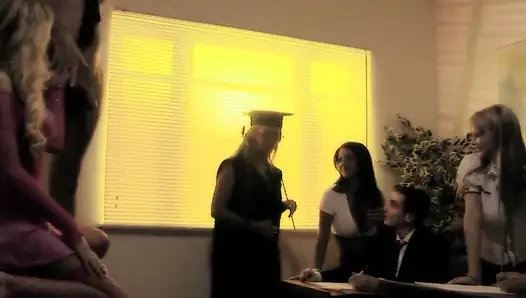 Pesta seks 2_college universitas dengan toket besar dan pantat montok di kelas