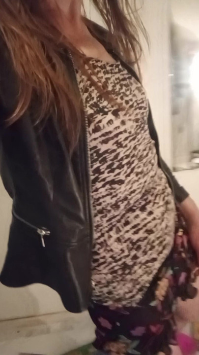穿着性感内衣的娘娘腔变装者