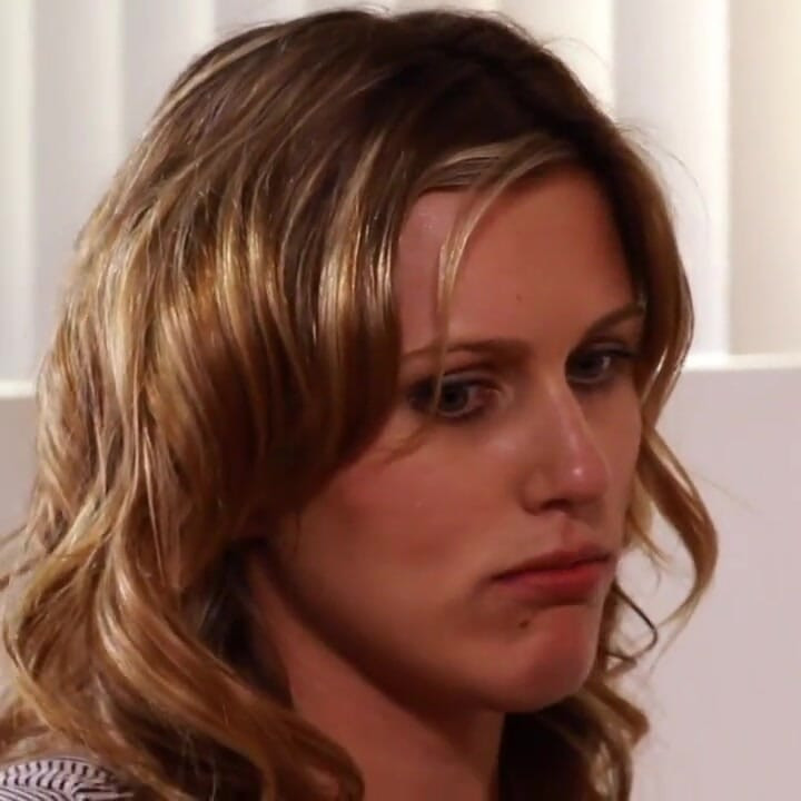 Orta yaşlı seksi kadın ve genç lezbiyen sürtük