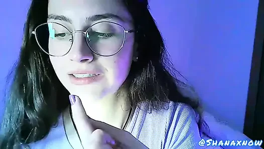 Живая фетиш-игра сосет и нос