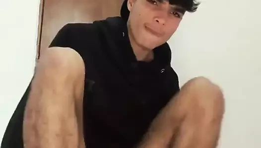 Andreszp in un altro fantastico assolo con la masturbazione nella sua camera da letto
