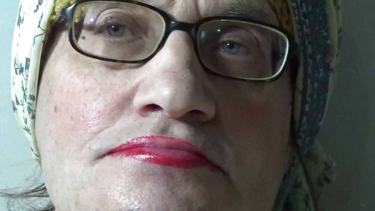 Ladyboy dolofan Serge Ave-Lusin. 2026jc