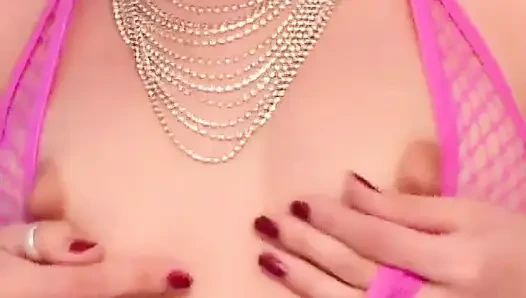 Seksi fahişe bir adam tarafından sert sikiliyor