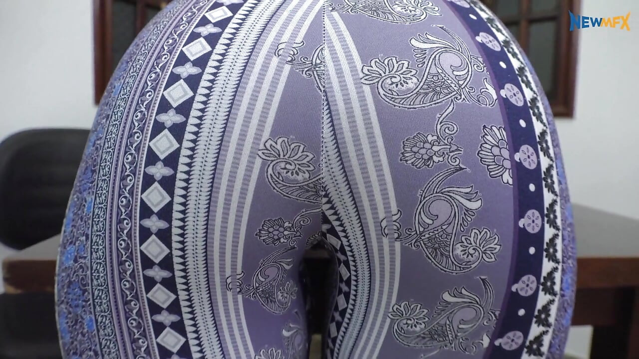 Piereskelyn uusilla leggingsilläni