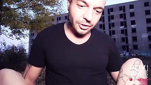 Cewek jerman rambut pirang lagi asik nyetir mobil sambil bugil + ngentot di tempat umum