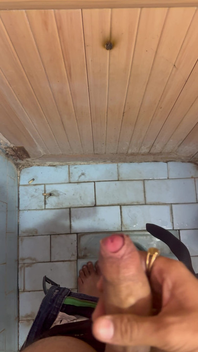 チンコを見せてる