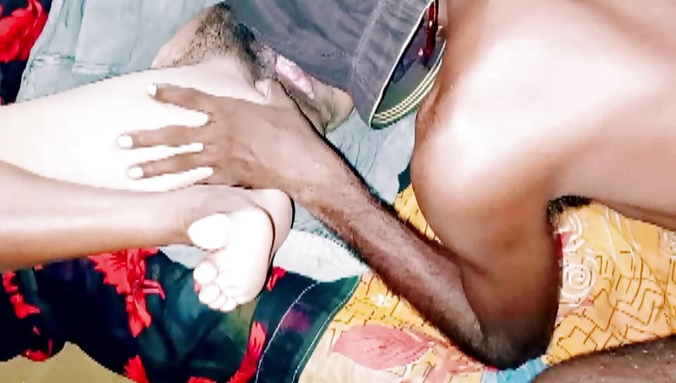 Desi Bahu Calls Her Girlfriend In The Room And Indian Bhabhi Sex Video