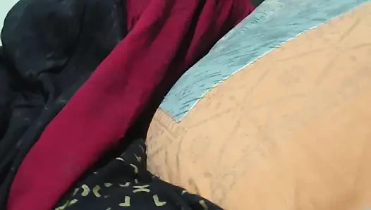 Soye huye bhabi ko choda