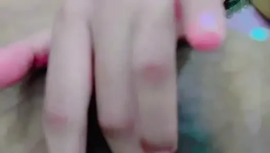 Nettes mädchen fickt ihre muschi mit den fingern beim videoanruf, enge muschi ausspioniert für bf xxx virales video