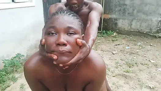 Его шаг пришел к ней домой и хотел отправить его на поручение, он начал целовать ее и трахнул ее, пока она делает ее упражнения