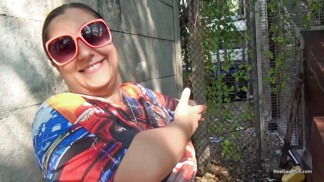 Short and thick brunette outdoor pising and public flashing