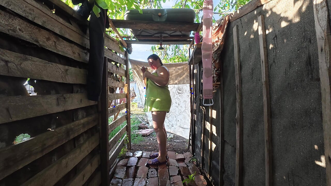 4K Chubby Girl Soaps Big Wet Tits Beside His Huge Cock in Outdoor Shower